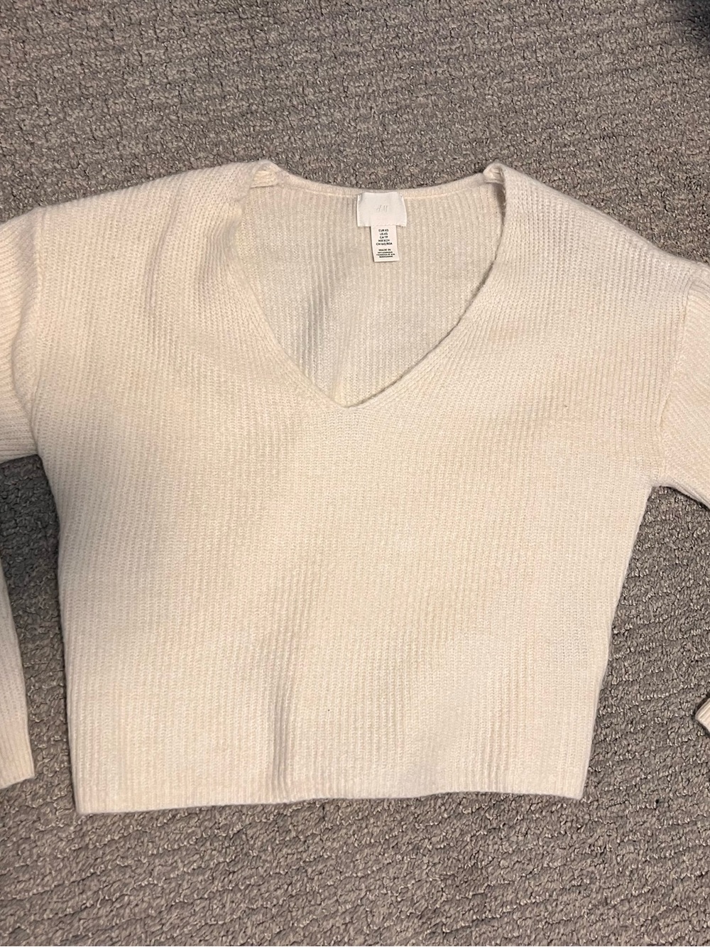 H&M Cream V-Neck Ribbed Sweater